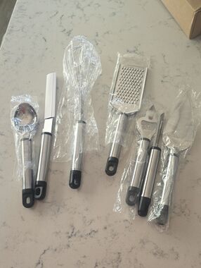 Stainless Steel Kitchen Utensil Set in Silver and Black - 7-Piece